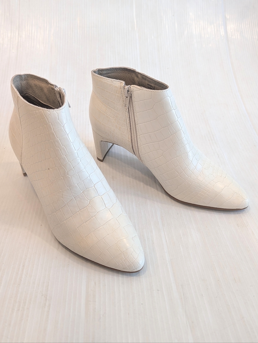 MATISSE Crush Women's White Leather Croc Embossed Pointed Toe Ankle Booties